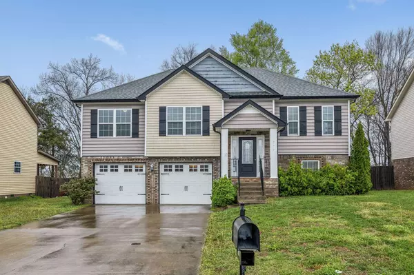 777 Banister Dr, Clarksville, TN 37042