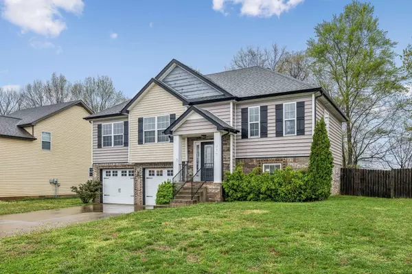 777 Banister Dr, Clarksville, TN 37042