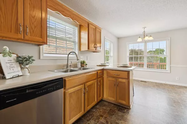 1307 Bluebonnet Dr, Clarksville, TN 37042