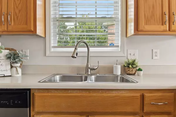 1307 Bluebonnet Dr, Clarksville, TN 37042