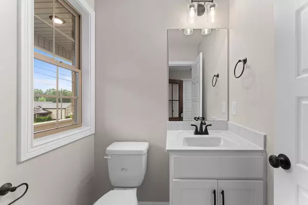 1861 Deerstand Dr, Clarksville, TN 37042