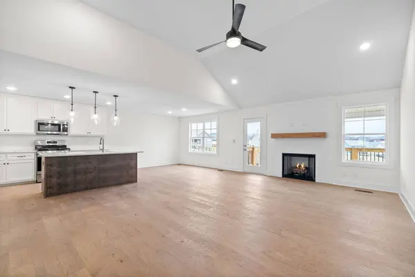 926 Bankside Dr, Clarksville, TN 37043