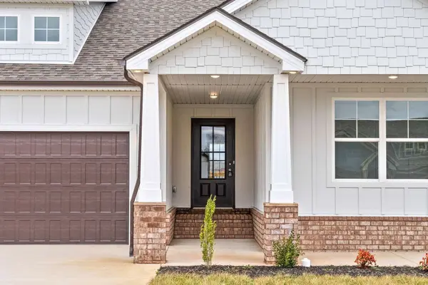 937 Bankside Dr, Clarksville, TN 37043