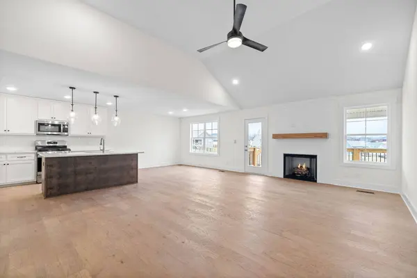 937 Bankside Dr, Clarksville, TN 37043