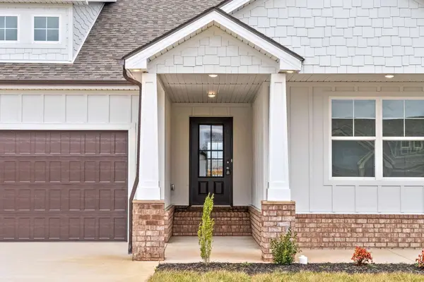 937 Bankside Dr, Clarksville, TN 37043