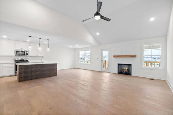 937 Bankside Dr, Clarksville, TN 37043