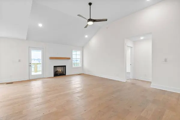 937 Bankside Dr, Clarksville, TN 37043