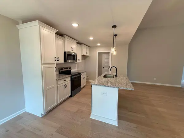 1590 Fredrick Dr, Clarksville, TN 37042