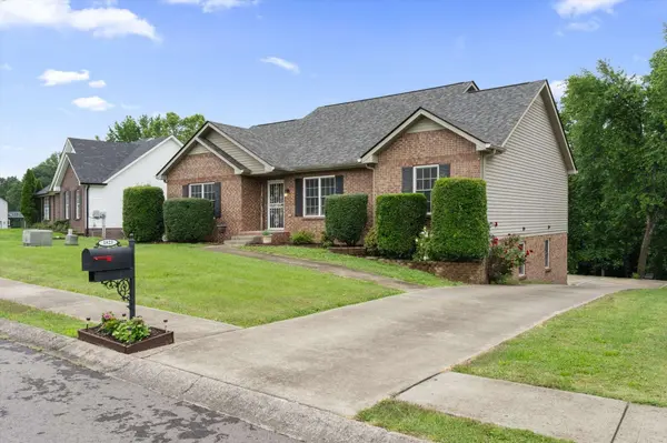 1823 Patricia Dr, Clarksville, TN 37040