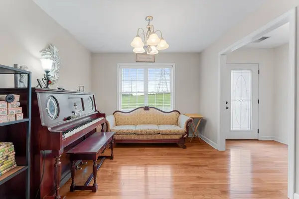 1823 Patricia Dr, Clarksville, TN 37040