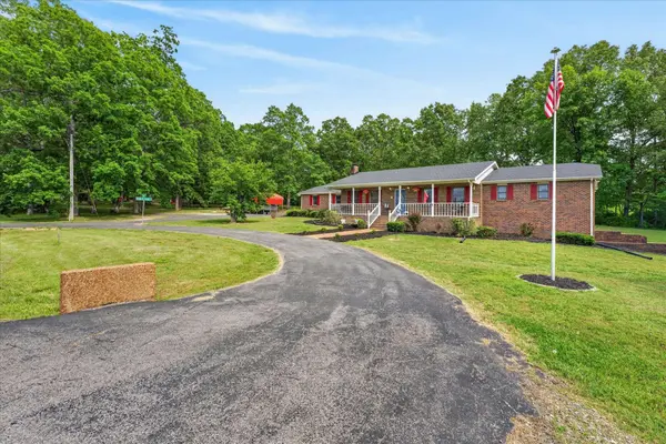 1649 N Main St, Tennessee Ridge, TN 37178