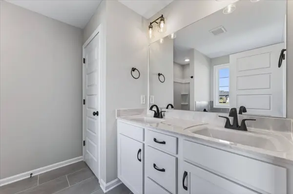 325 Tisha Ct, Clarksville, TN 37042