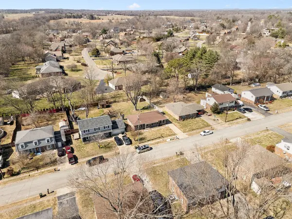 917 Springmont Dr, Hopkinsville, KY 42240