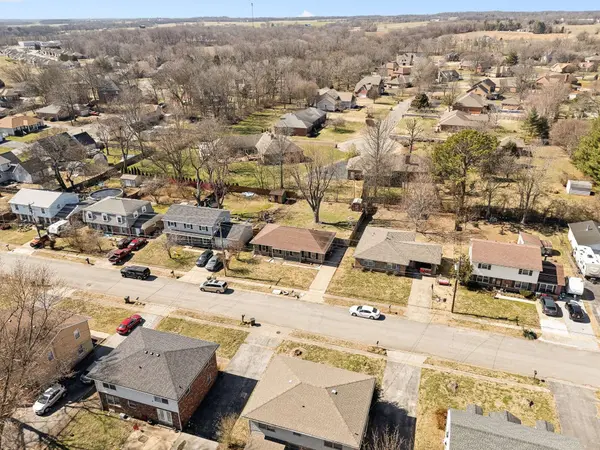 917 Springmont Dr, Hopkinsville, KY 42240