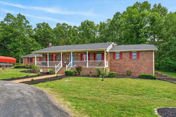1649 N Main St, Tennessee Ridge, TN 37178