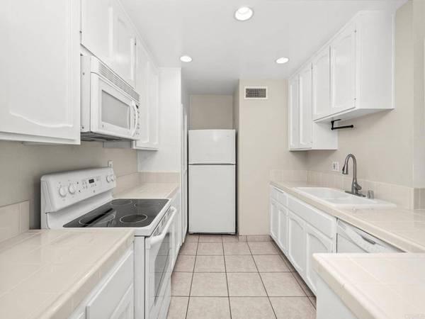 2639 Pirineos WAY #231, Carlsbad, CA 92009