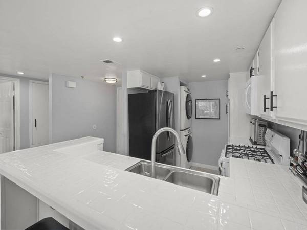 233 Mangano CIR, Encinitas, CA 92024