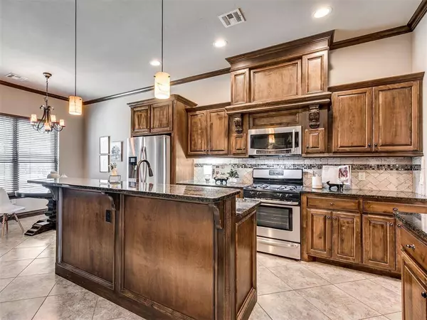 2732 Ryder DR, Yukon, OK 73099