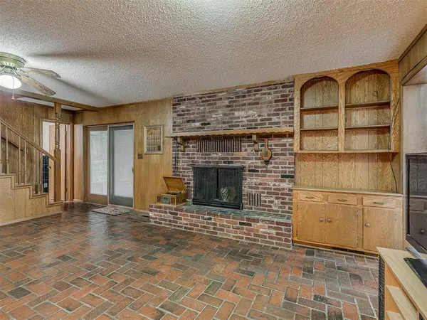 1414 E Sunset LN, Ada, OK 74820