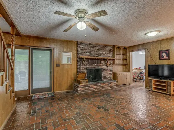 1414 E Sunset LN, Ada, OK 74820