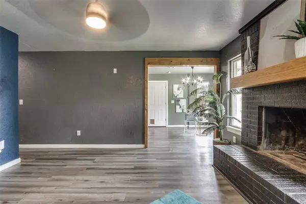 917 NW 15th ST, Moore, OK 73160