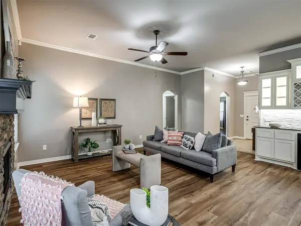 4901 Wister LN, Edmond, OK 73025