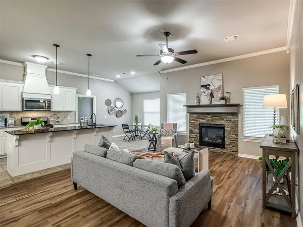 4901 Wister LN, Edmond, OK 73025