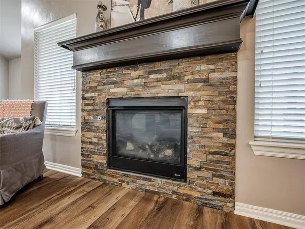 4901 Wister LN, Edmond, OK 73025