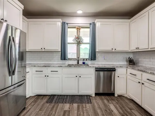1216 N Taylor WAY, Mustang, OK 73064