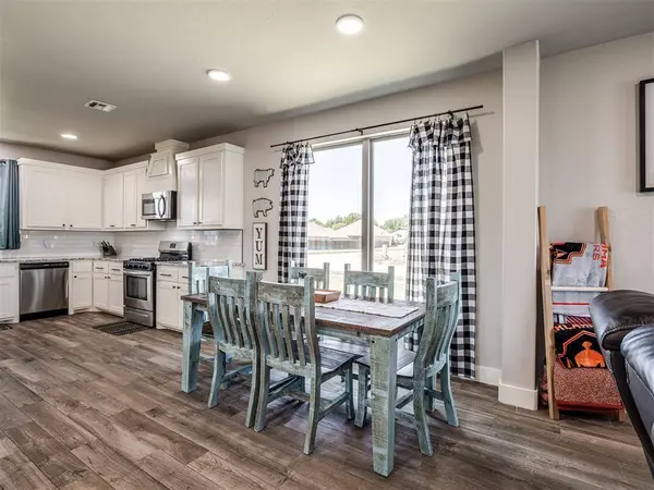 1216 N Taylor WAY, Mustang, OK 73064