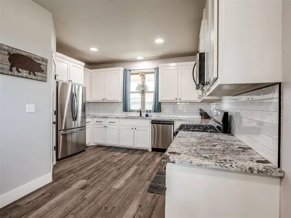 1216 N Taylor WAY, Mustang, OK 73064