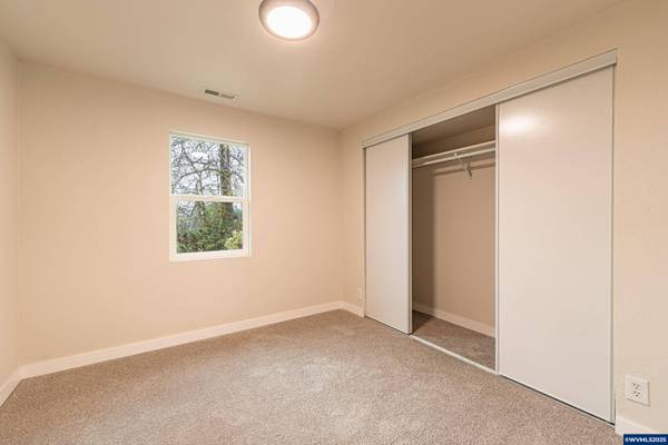 225 21st Av, Sweet Home, OR 97386