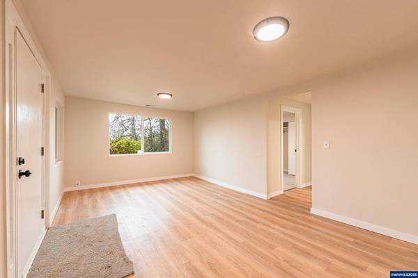 225 21st Av, Sweet Home, OR 97386