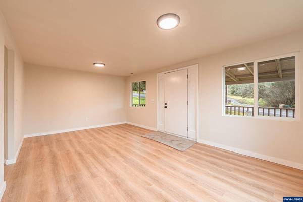 225 21st Av, Sweet Home, OR 97386