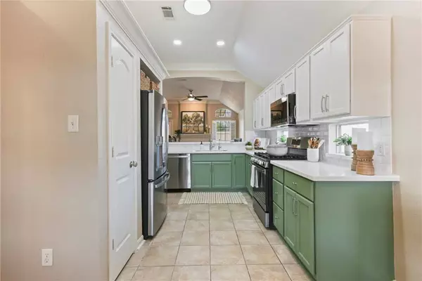 2014 Mountain Wind LOOP, Bryan, TX 77807