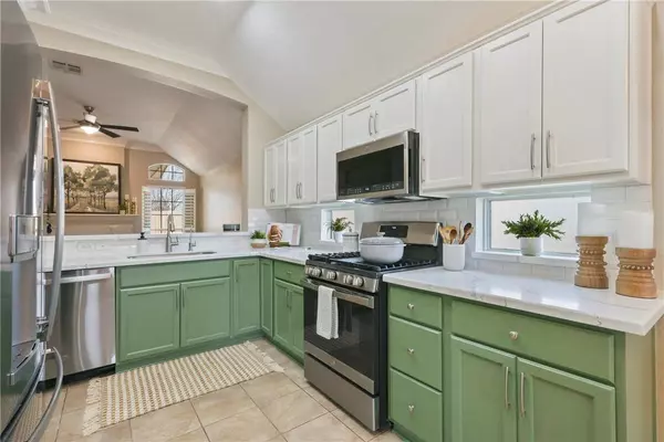 2014 Mountain Wind LOOP, Bryan, TX 77807