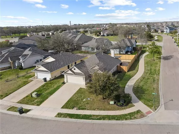 2014 Mountain Wind LOOP, Bryan, TX 77807