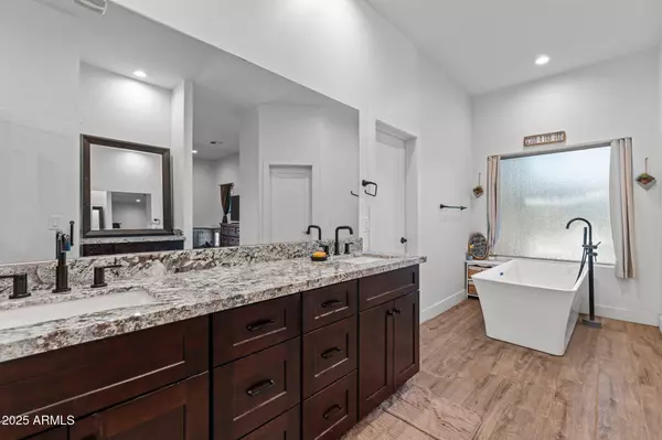 20312 W MELANIE Drive, Wittmann, AZ 85361