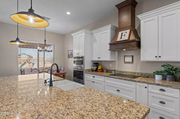 21944 W GAMBIT Trail, Wittmann, AZ 85361