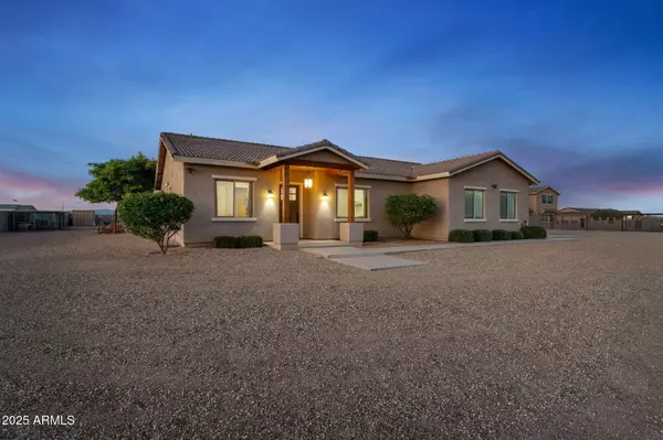 21944 W GAMBIT Trail, Wittmann, AZ 85361