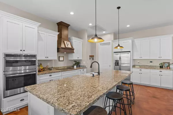 21944 W GAMBIT Trail, Wittmann, AZ 85361