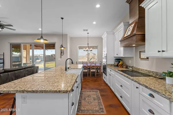 21944 W GAMBIT Trail, Wittmann, AZ 85361