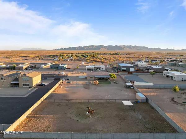 21944 W GAMBIT Trail, Wittmann, AZ 85361