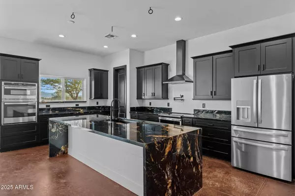 22227 W DIXILETA Drive, Wittmann, AZ 85361