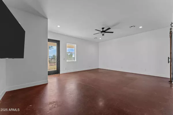 22227 W DIXILETA Drive, Wittmann, AZ 85361