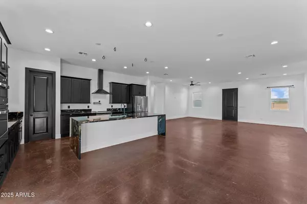 22227 W DIXILETA Drive, Wittmann, AZ 85361