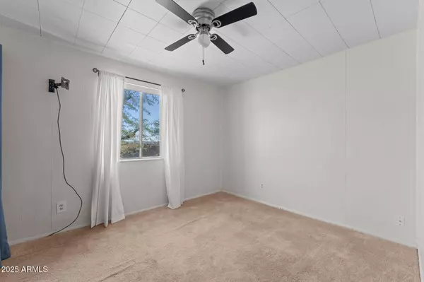 735 W HERMOSA Drive, Wickenburg, AZ 85390