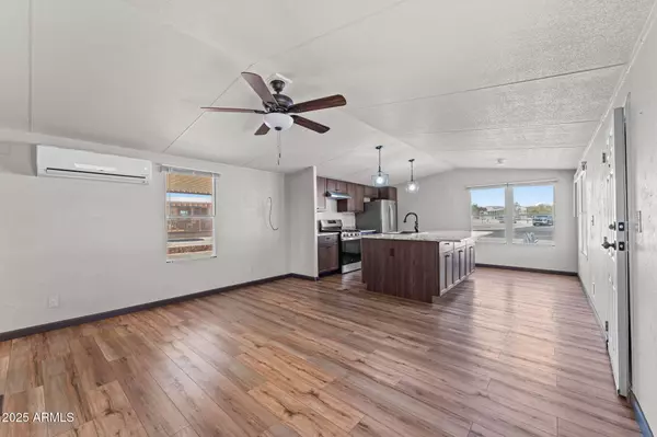 21199 W ESCAPEE Way, Congress, AZ 85332