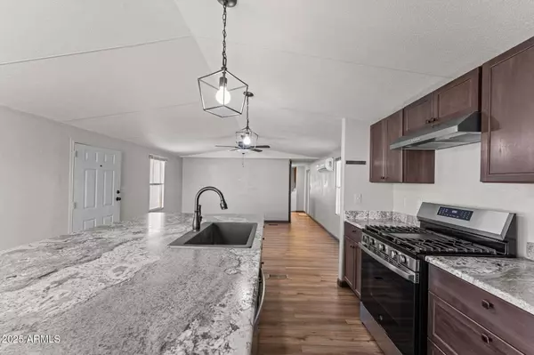 21199 W ESCAPEE Way, Congress, AZ 85332