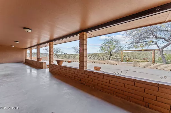 1605 N LITTLE STONEHEDGE RANCH Road, Wickenburg, AZ 85390